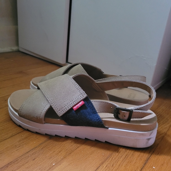 Levi's Sandals - Picture 1 of 3